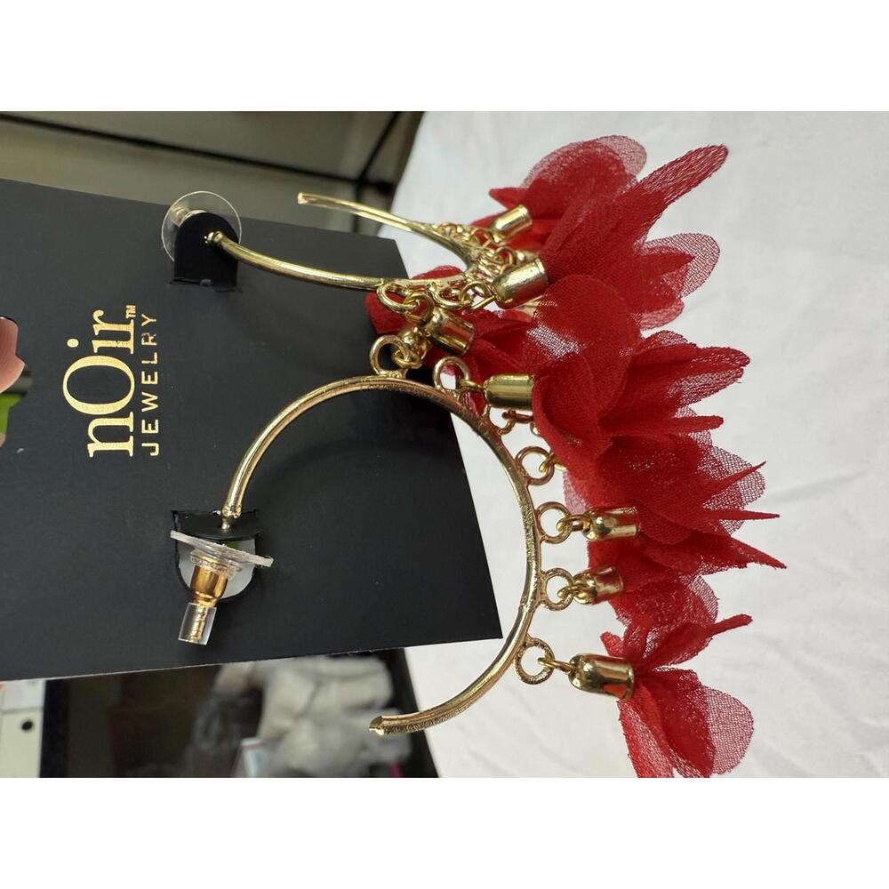 NWT nOir Jewelry Red Flower Hoop Earrings - Picture 3 of 8